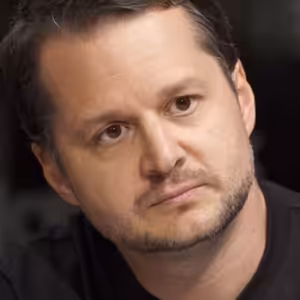 Hra na oliheň je exotická, pro nás trochu divadlo. Ale funguje i jako společenská výpověď, říká Schmarc