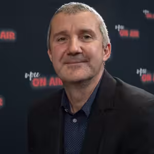 UPCE On Air: O tom, jak mluvit zajímavě a zábavně o vědě s profesorem Filipem Burešem