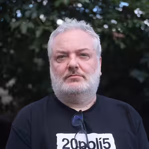 Vydavatelství Polí5 funguje jako družstevní servis pro kapely, které nechtějí, aby jim někdo něco diktoval