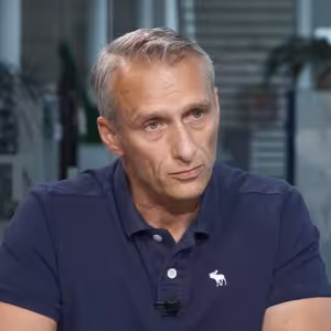 Operuji ty nejhorší úrazy páteře, stovky ročně, skok do mělké vody je blbost. Páteř nechce extrémy, říká chirurg Štulík