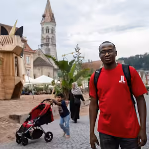 Před deseti lety Německo otevřelo náruč uprchlíkům. Skončilo to selháním nebo úspěchem?