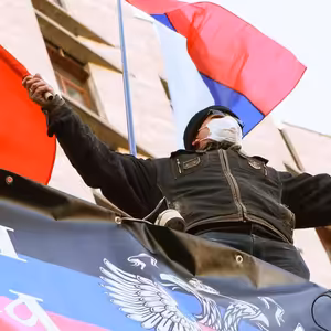 Jak investovat během krize na východě Ukrajiny? Toto jsou postřehy expertů na akcie, zlato i kryptoměny