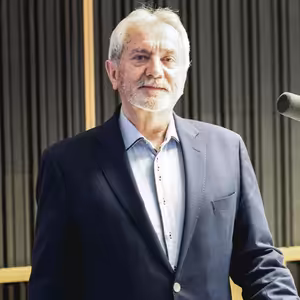 Lajos Mészáros - Aby mohol Ústavný súd fungovať, potrebujeme minimálne... (Braňo Závodský Naživo)