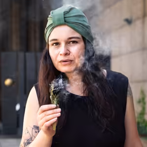 Podcast o literárním debutu se Šamankou z města