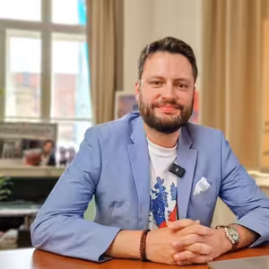 Fiala je nejméně oblíbený premiér na světě. Máme nejdražší energie v Evropě. | Čau Praho! #81