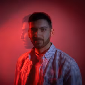 Martin Šindelář: Něco tam je