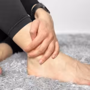 Jak si ulevit od bolesti kotníku