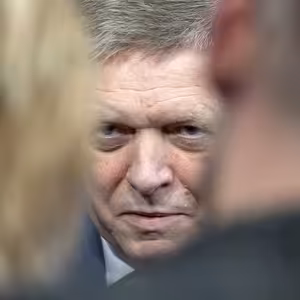 Kostolný, Tabery: Boj o ústavu rozložil jednotu slovenské opozice. Odnesou to hlavně menšiny