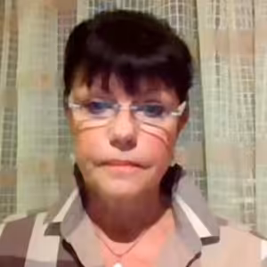 Povinně očkovat zdravé hasiče je zbytečné. Lidé se cítí obelháni, že nepřišla slibovaná tečka, říká Dernerová