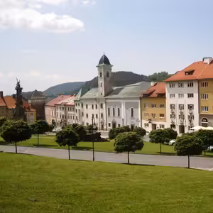 Dom s prasacou hlavou, múzeum gýča či ulička slávnych nosov