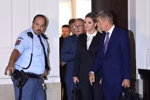 Finále Čapího hnízda, politické zemětřesení na Slovensku, Whitney Houston v kině