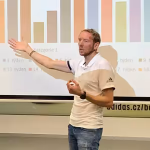 Speciál s Honzou Pernicou o maratonském tréninku a přípravě M. Joglové