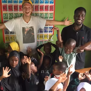 Africký deník 16: O sbírání Moringy a první návštěvě sirotčince