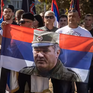 Reportérka z Bělehradu: Pohřeb Mladiće vyvolal mylný dojem, že celé Srbsko uctívá válečné zločince