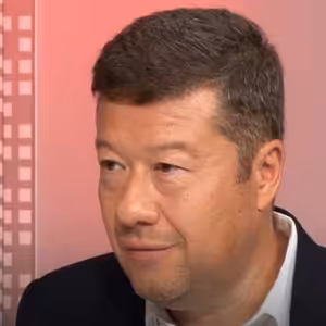 Kuloáry | Tomio Okamura (SPD): S ANO se dokážeme domluvit, v SPD jsou kompetentní lidé | 23. 7. 2025