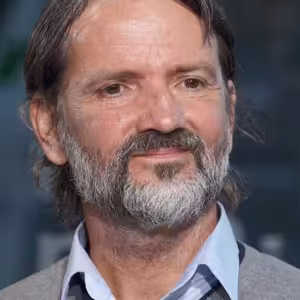 Traumata máme často v nevědomí, holotropní dýchání je léčí a zesiluje emoce. Pořád se za něčím honíme, není čas zastavit, říká Hrabánek