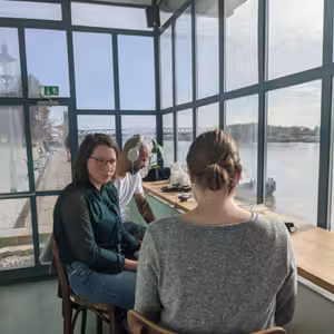 Firmy si k cudzincom dovoľujú to, čo by bolo pri našincoch nemysliteľné