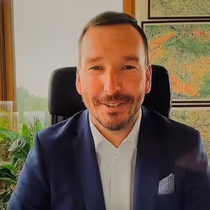 Politolog o „totálním selhání“ vlády: Má se starat i o „našince“. A co přinese české předsednictví?