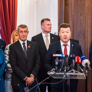 Babiš dal na starosty. Okamurovi hodil vidle do jednání o rušení poplatků pro ČT a ČRo před volbami