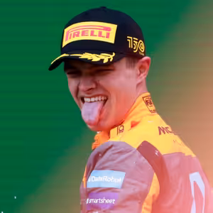 Fiasko Ferrari, double Red Bullu a “hyena” štýl Norrisa s Russellom | EisKing DEBRIEFING 4/23