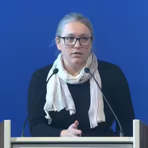 Soňa Sílová • O rodičích a dětech a ostudě na jedné svatbě