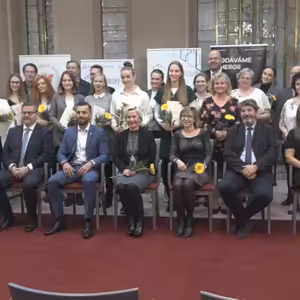 Absolventi vysokých škol a vyšších odborných škol v Mostě převzali Dobré listy komory.