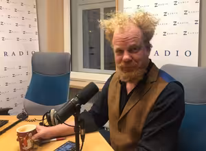 Ekonom Tomáš Sedláček: Já doufám, že ten svět po koronaviru nebude stejný. Všechno povede k takové globální vesnici, kdy všichni budeme takovými polobiohipstery, kteří budou bydlet na venkově, ale přes den budeme pracovat třeba pro Silicon Valley