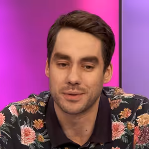 Patrik Děrgel: Kvůli roli jsem měl kurz práce s pistolí a mluvil jsem s opravdickými detektivy. / TALK! / 7. 3. 2023