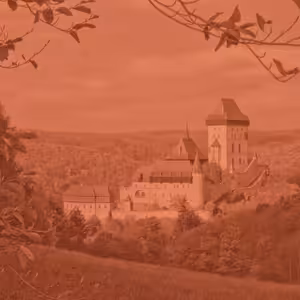 Emeritní kastelán Karlštejna Jaromír Kubů: Karel IV. by nad vlajkou EU visící na hradě jistě pookřál