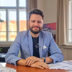 Čau Praho! #44: Česko se řítí do další krize. Na důchody chybí 80 miliard.