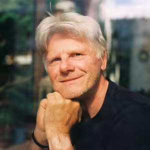 „Seděli jsme v obýváku s jeho snoubenkou a syn přečetl list, ve kterém před námi udělal coming out“ příběh Josefa