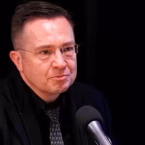 Z Česka je mi na zvracení, Válek lže z principu. Stát chce platit lidem na plomby pár stovek