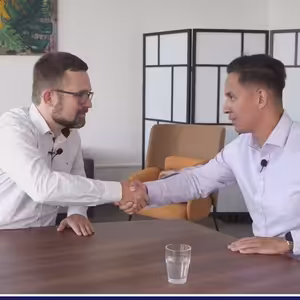 Interview o € s Mikulášem Peksou, pirátským europoslancem a předsedou Evropské pirátské strany