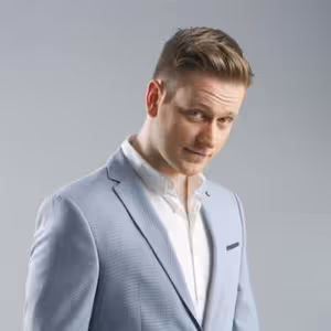 Čo čítajú deťom na dobrú noc herci? Z odpovede Petra Brajerčíka budeš možno prekvapený!