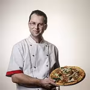 Úspěch pizzy je v její jednoduchosti. Teď je to nejoblíbenější jídlo, které si můžete vzít s sebou, říká pizzař Robert Štrba