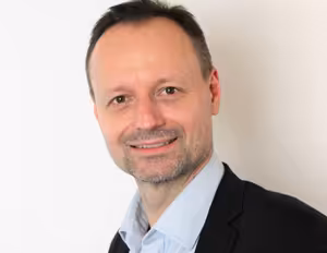 "Je třeba si v průběhu kariéry klást otázky," říká dříve hokejista a nyní podnikatel v realitách, Petr Míka