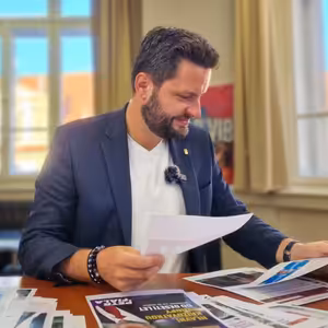 Čau Praho! #47: Prezidentova lenost stála Čechy 4 miliardy Kč. Bartoš kupuje koberce za 65 milionů.