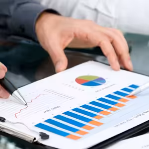 Jak na nejistotu vyvolanou Trumpovou politikou? Pro investory je klíčová diverzifikace, snižování sazeb Fedu je ve hře při vyšších dluhopisových výnosech