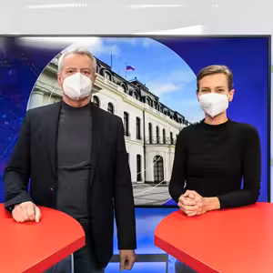 Exvelvyslanec v Moskvě Petr Kolář: „Belmondo" Hamáček uráží naši inteligenci, Zemana pochválil