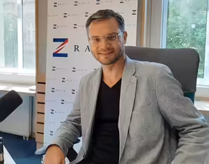 Pokud by poslanci náhodou nedospěli k dohodě, můžou být za výjimečných okolností volby odloženy, ale to nechci ani domýšlet, říká advokát senátorů u Ústavního soudu Stanislav Polčák /STAN/.