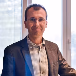 Ján Kovalčík - Politici sľubujú predražené diaľnice a cesty prvej triedy sa nám zatiaľ rozpadajú