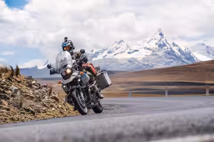 Vojta Lavický: Na motorce kolem světa