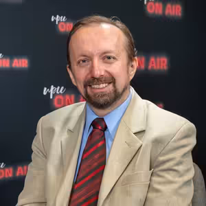 UPCE ON AIR: O propojení duše a těla, bioetice a včelaření s novým děkanem FZS Karlem Sládkem