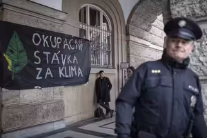 Máme pocit, že je nezajímáme, říká mladé voličstvo o politických stranách