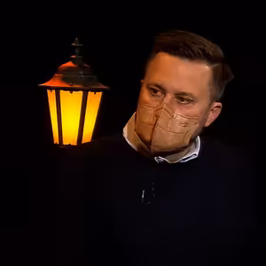 .pod lampou s Matúšom Vallom: Pandémia v meste. A vstup do politiky?