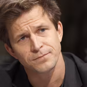 Jsme hrozně rozmazlení. Neděje se toho tolik, aby se hroutil celý systém. Ale on se hroutí, říká Orozovič