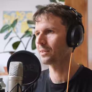 „Do knihovny může přijít kdokoliv kdykoliv. Je to veřejný prostor uvnitř budovy.“