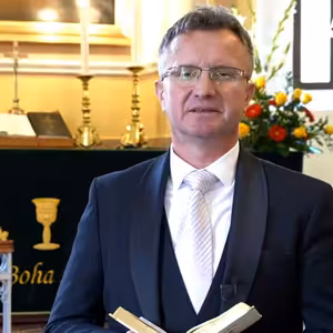 Boh existuje, len blázon tvrdí opak!