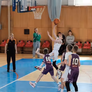 Máj 2025, život a basketbal