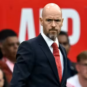 Ten Hag pod paľbou kritiky po domácej prehre s rivalmi z Anfieldu